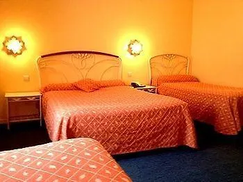 Louis Hotel 2*